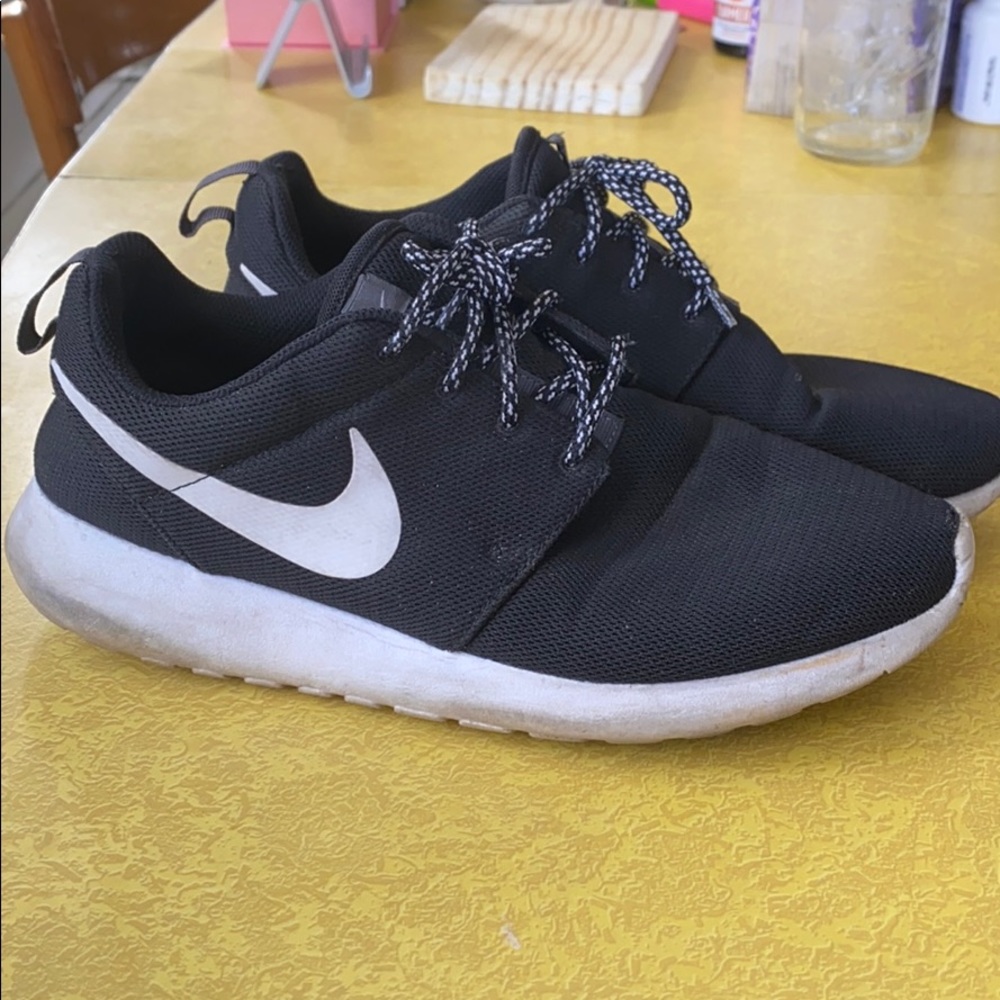 Nike Roches Black Size 11 Womens